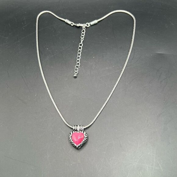 Vintage Heart Pendant Silver Tone Pink Center Beaded Necklace Embossed On Chain - Picture 2 of 6